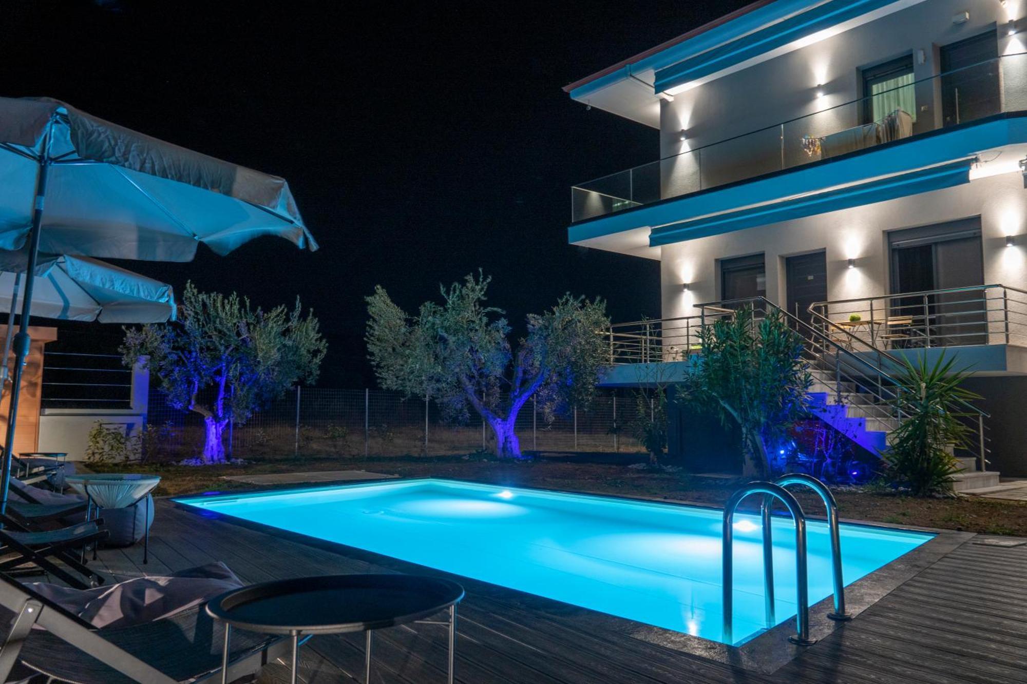 Berries Luxury Apartments 네아 모우다니아 외부 사진