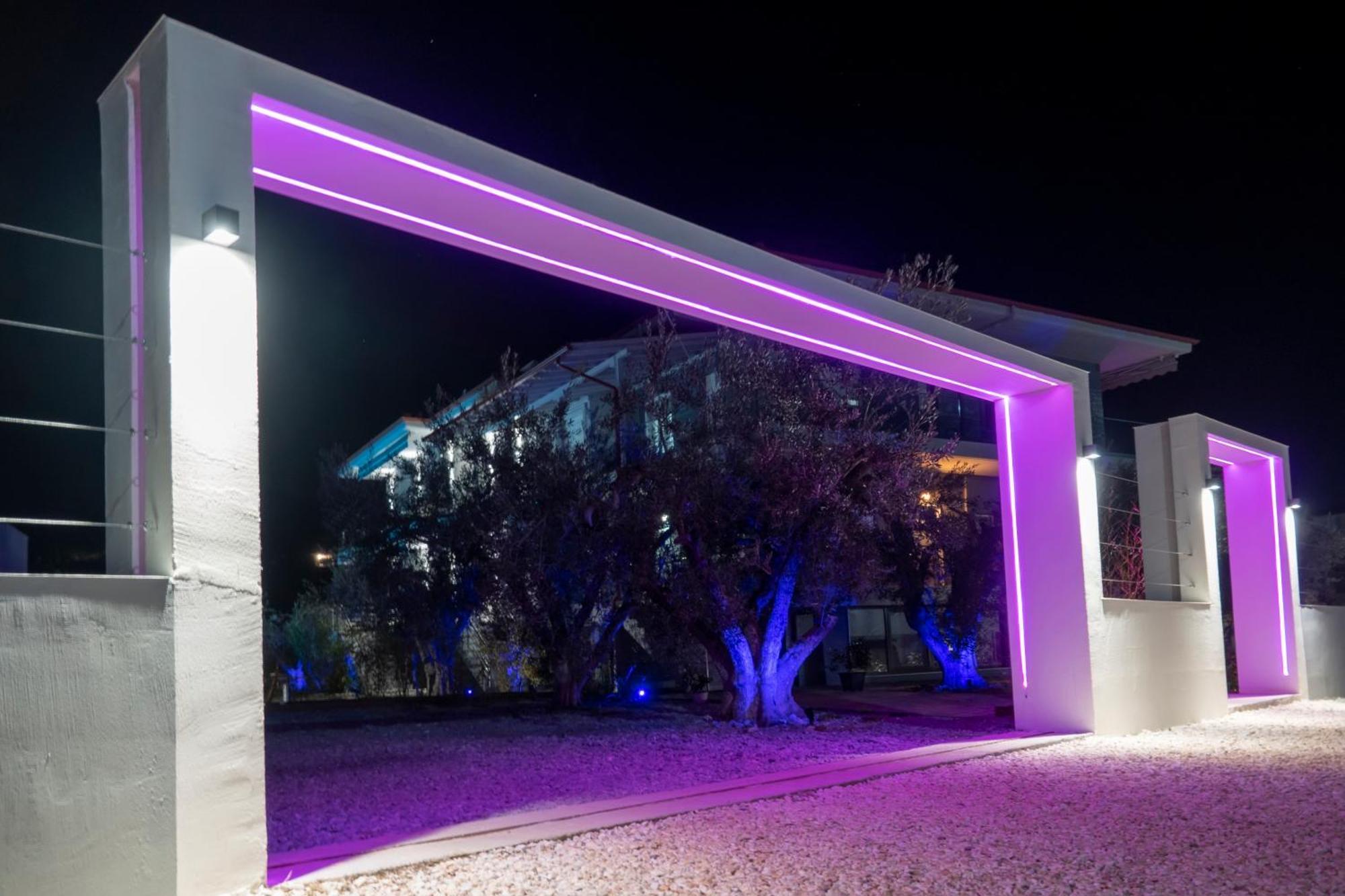 Berries Luxury Apartments 네아 모우다니아 외부 사진